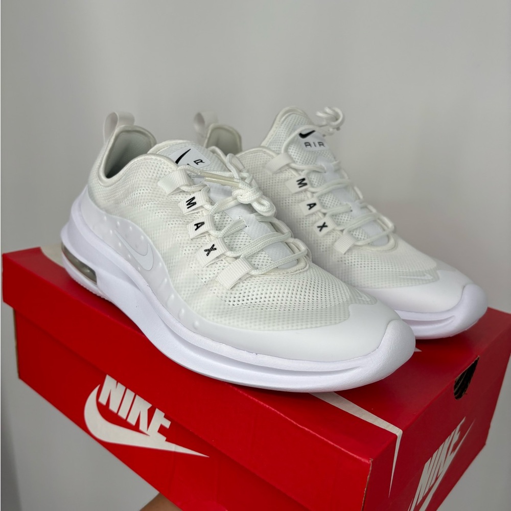 Nike Women’s Nike Air Max Axis Triple White Size 8.5